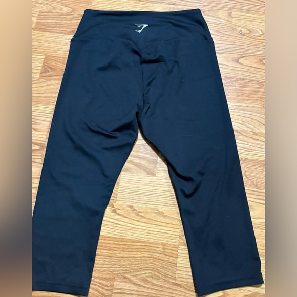 Gymshark Women’s size Large Black Capri - Picture 2 of 3